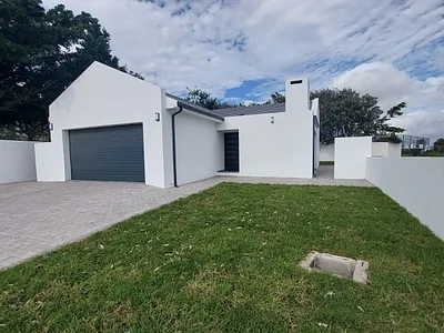 4 Bedroom House For Sale in St Helena Bay - img