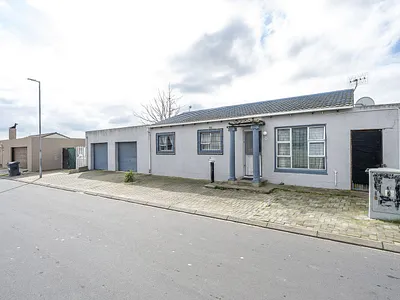 3 Bedroom House For Sale in Brackenfell - rqWc.webp