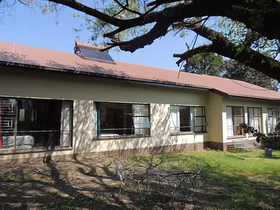 4 Bedroom House For Sale in Bethlehem - img