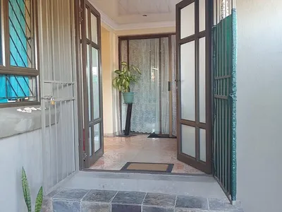 6 Bedroom House For Sale in Cape Town - bUBk.webp