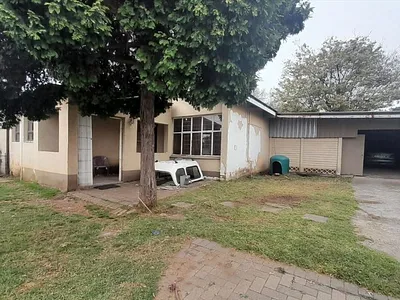 4 Bedroom House For Sale in Kempton Park - EmGD.webp