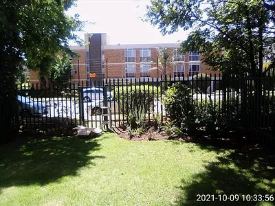 2 Bedroom Apartment For Sale in Kempton Park - 0hrA.webp