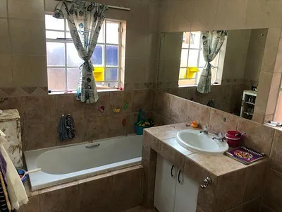 4 Bedroom Townhouse For Sale in Kempton Park - yNPz.webp