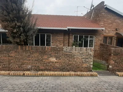 3 Bedroom Townhouse For Sale in Kempton Park - p7da.webp