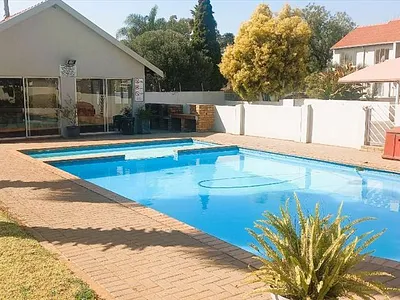 2 Bedroom Townhouse For Sale in Kempton Park - qvLN.webp
