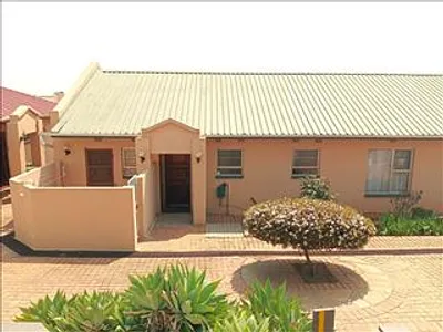 2 Bedroom Townhouse For Sale in Kempton Park - SPE2.webp