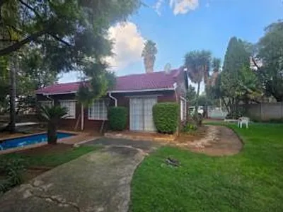 3 Bedroom House For Sale in Edenvale - mlar.webp