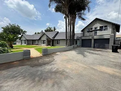 3 Bedroom House For Sale in Kempton Park - wkrE.webp