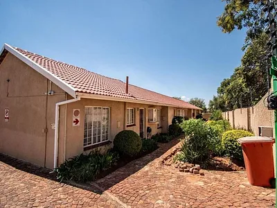 1 Bedroom Townhouse For Sale in Kempton Park - vxjS.webp