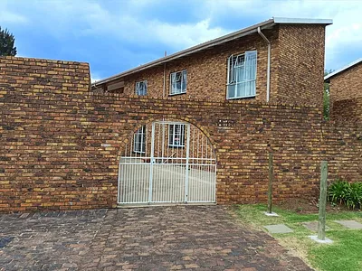 2 Bedroom Townhouse For Sale in Kempton Park - OUv5.webp