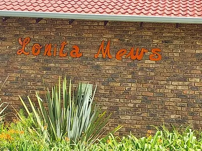 3 Bedroom Townhouse For Sale in Kempton Park - y7pI.webp