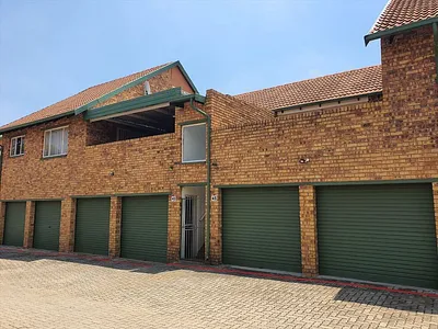 5 Bedroom Apartment For Sale in Kempton Park - OgQj.webp