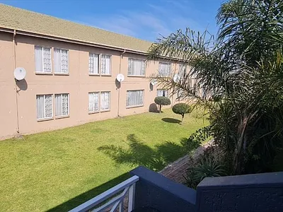 2 Bedroom Apartment For Sale in Kempton Park - R3mf.webp
