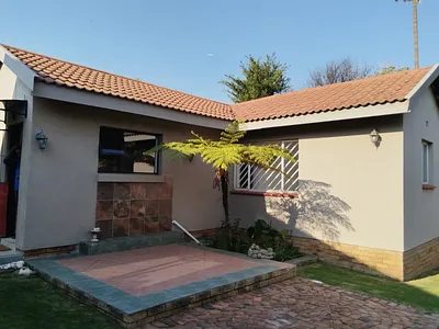 1 Bedroom Apartment To Rent in Kempton Park - 8La6.webp