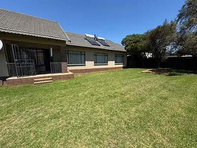 3 Bedroom House For Sale in Kempton Park - kI1W.webp