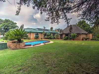 4 Bedroom House For Sale in Kempton Park - iiDG.webp