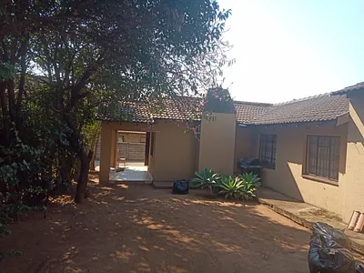 4 Bedroom House For Sale in Kempton Park - 0ed8.webp