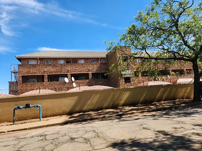 2 Bedroom Apartment For Sale in Kempton Park - q81l.webp