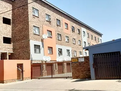 2 Bedroom Apartment For Sale in Kempton Park - 6bVt.webp
