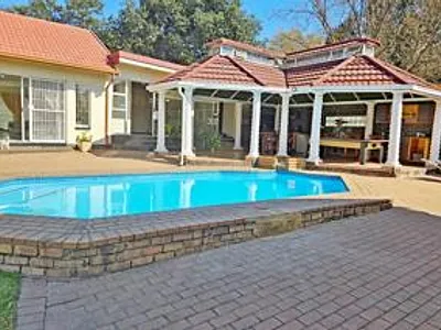 5 Bedroom House For Sale in Kempton Park - bwt1.webp