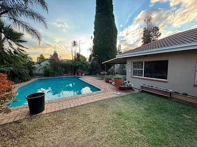 4 Bedroom House For Sale in Kempton Park - rLXY.webp