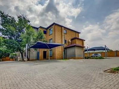 2 Bedroom Apartment To Rent in Kempton Park - 8PGr.webp
