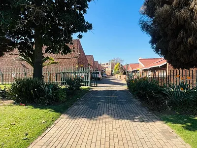 3 Bedroom Townhouse For Sale in Kempton Park - LJHf.webp