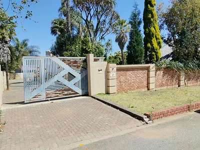 3 Bedroom House For Sale in Kempton Park - PopG.webp