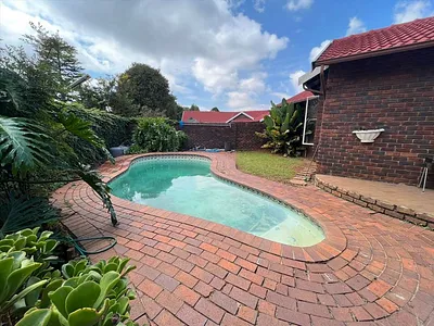 3 Bedroom Townhouse For Sale in Kempton Park - zt9H.webp