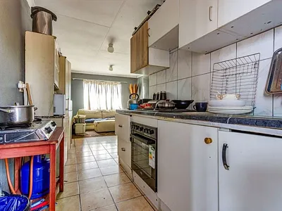 2 Bedroom Apartment For Sale in Kempton Park - 7n2O.webp