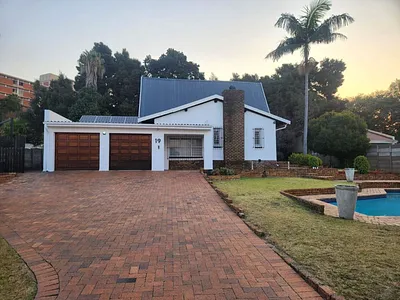 4 Bedroom House For Sale in Kempton Park - 0nNO.webp