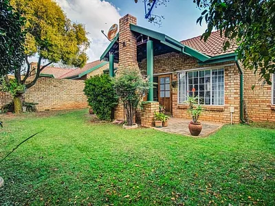 3 Bedroom Apartment For Sale in Kempton Park - XUwx.webp