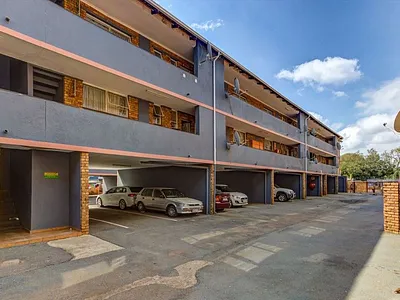 2 Bedroom Apartment For Sale in Kempton Park - Xxqw.webp