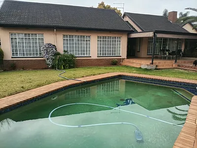 4 Bedroom House For Sale in Kempton Park - c9SJ.webp