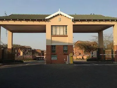 2 Bedroom Apartment For Sale in Kempton Park - y59R.webp