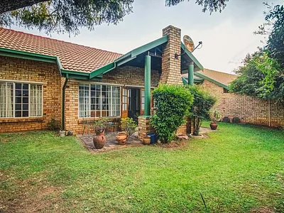 3 Bedroom Apartment For Sale in Kempton Park - bzow.webp