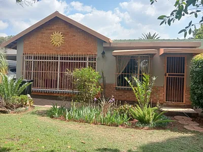 5 Bedroom House For Sale in Kempton Park - pb5L.webp
