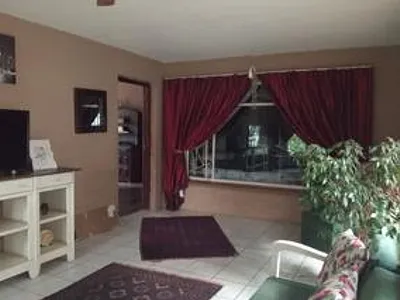 5 Bedroom House For Sale in Kempton Park - rVbl.webp