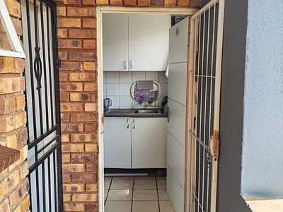 2 Bedroom Apartment For Sale in Kempton Park - KwFJ.webp