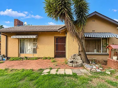 3 Bedroom House For Sale in Kempton Park - gaDz.webp