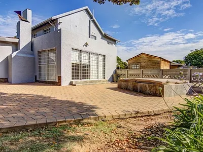 4 Bedroom House For Sale in Kempton Park - Zsjn.webp