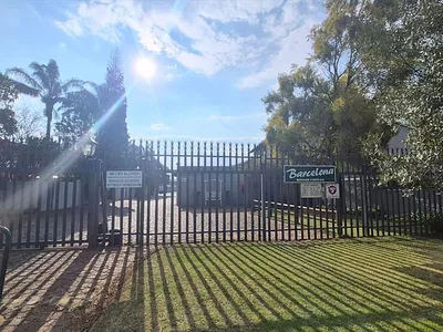 3 Bedroom Apartment For Sale in Kempton Park - ush7.webp