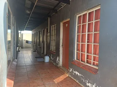 18 Bedroom House For Sale in Kempton Park - 0s28.webp