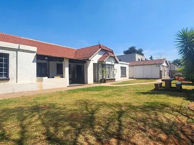 4 Bedroom House For Sale in Kempton Park - 0kvP.webp