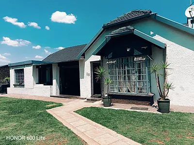 4 Bedroom House For Sale in Kempton Park - sUuW.webp