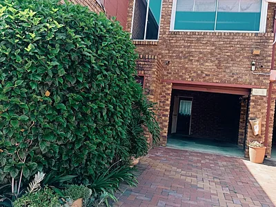 3 Bedroom Apartment For Sale in Kempton Park - znu8.webp