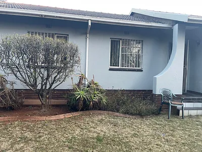 3 Bedroom House To Rent in Kempton Park - img