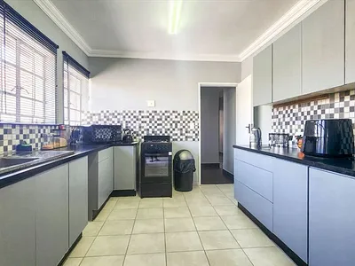 4 Bedroom House For Sale in Kempton Park - NpSq.webp