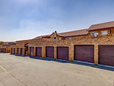 3 Bedroom Townhouse For Sale in Kempton Park - ZBvo.webp