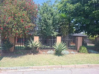 4 Bedroom House For Sale in Kempton Park - img